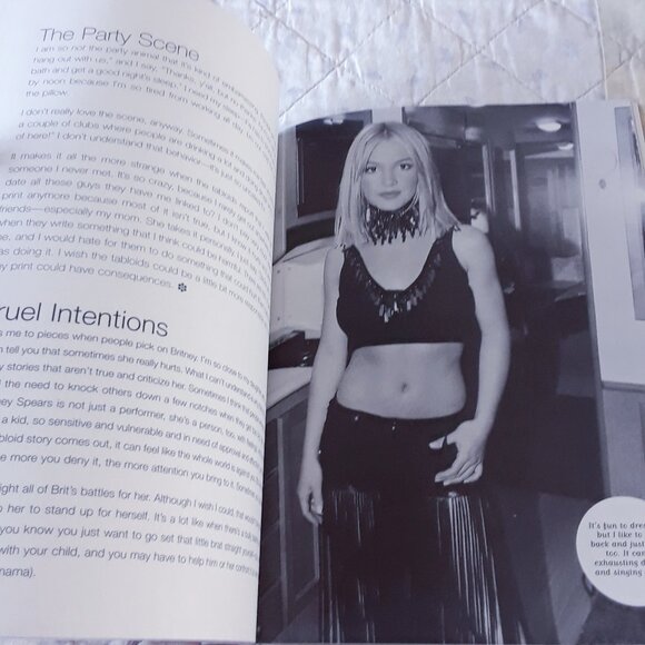2000 Britney Spears Heart to Heart Book - Picture 5 of 10